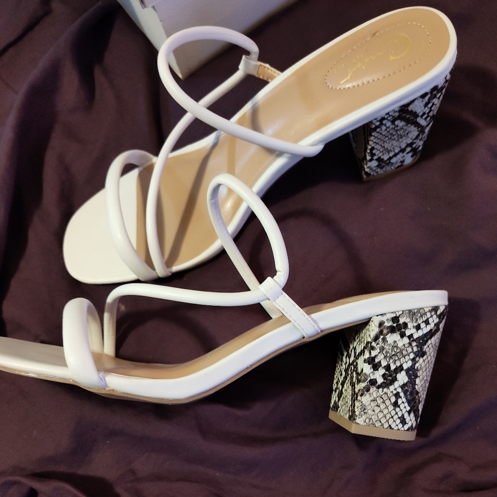 White strappy sandals lizard accent heel sz 11 NIB